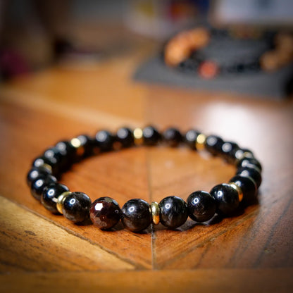 Umbreon Bracelet | Arfvedsonite & Garnet