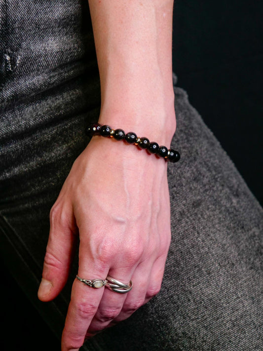 Umbreon Bracelet | Arfvedsonite & Garnet